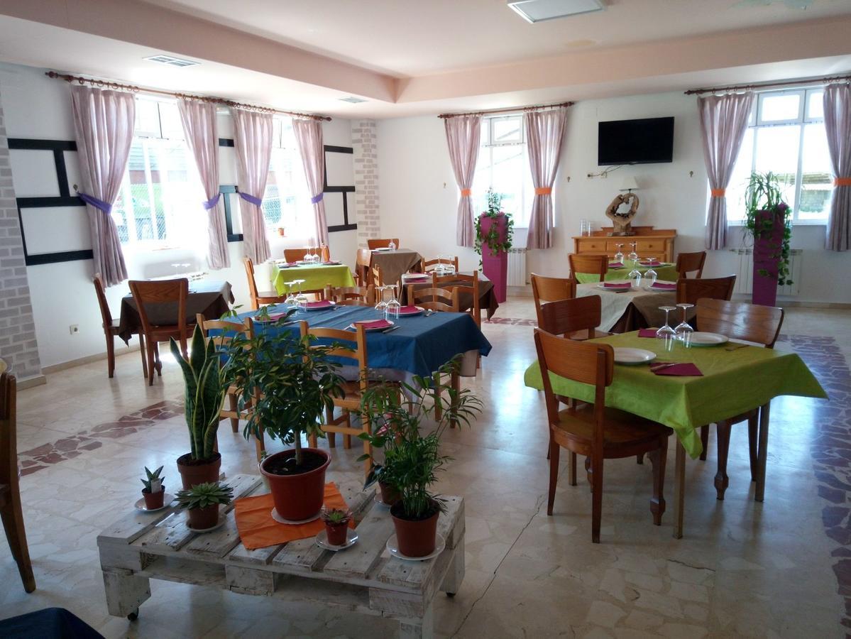 Hostal El Tropezon Матальяна-де-Вальмадригаль Экстерьер фото