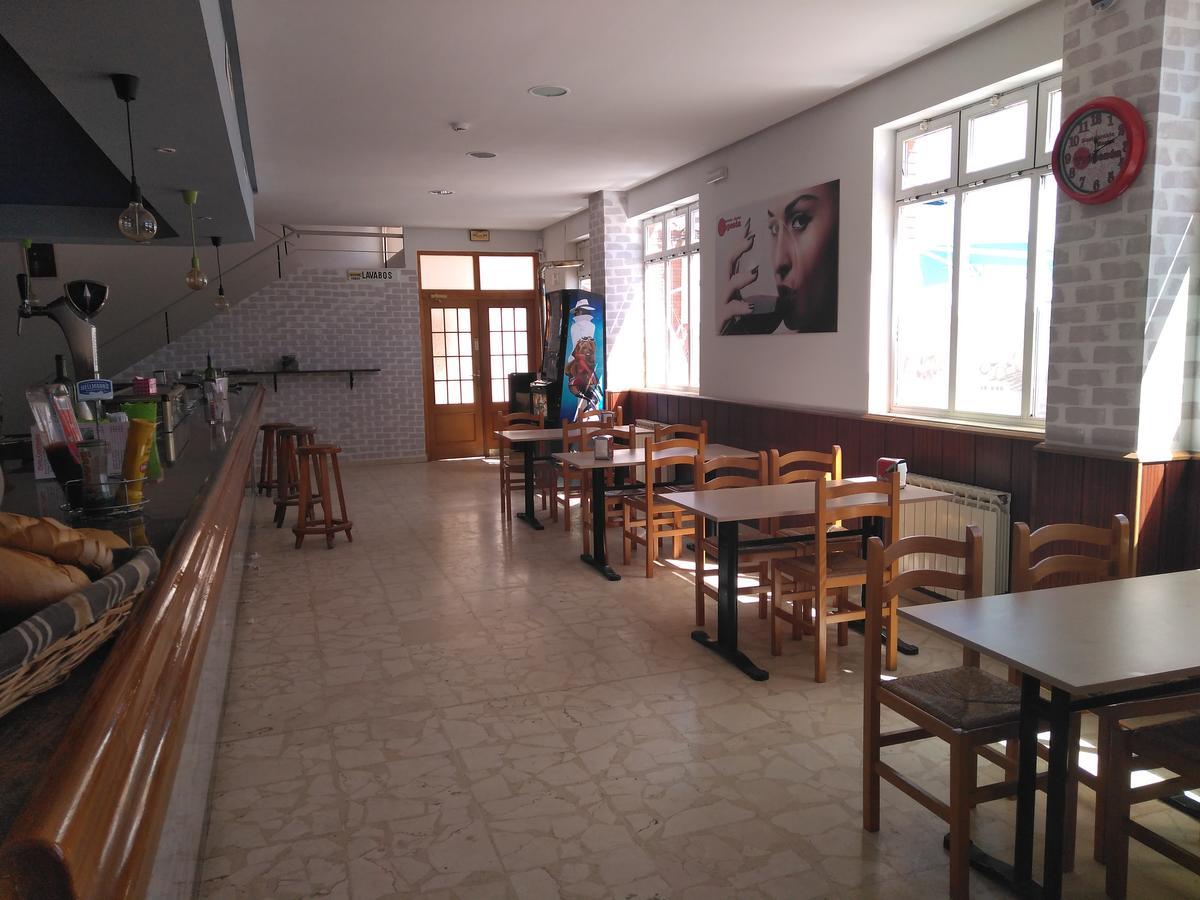 Hostal El Tropezon Матальяна-де-Вальмадригаль Экстерьер фото