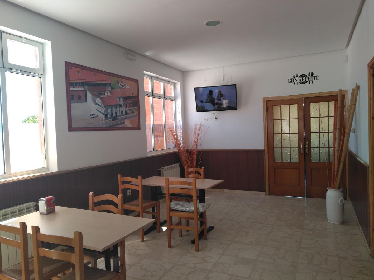 Hostal El Tropezon Матальяна-де-Вальмадригаль Экстерьер фото