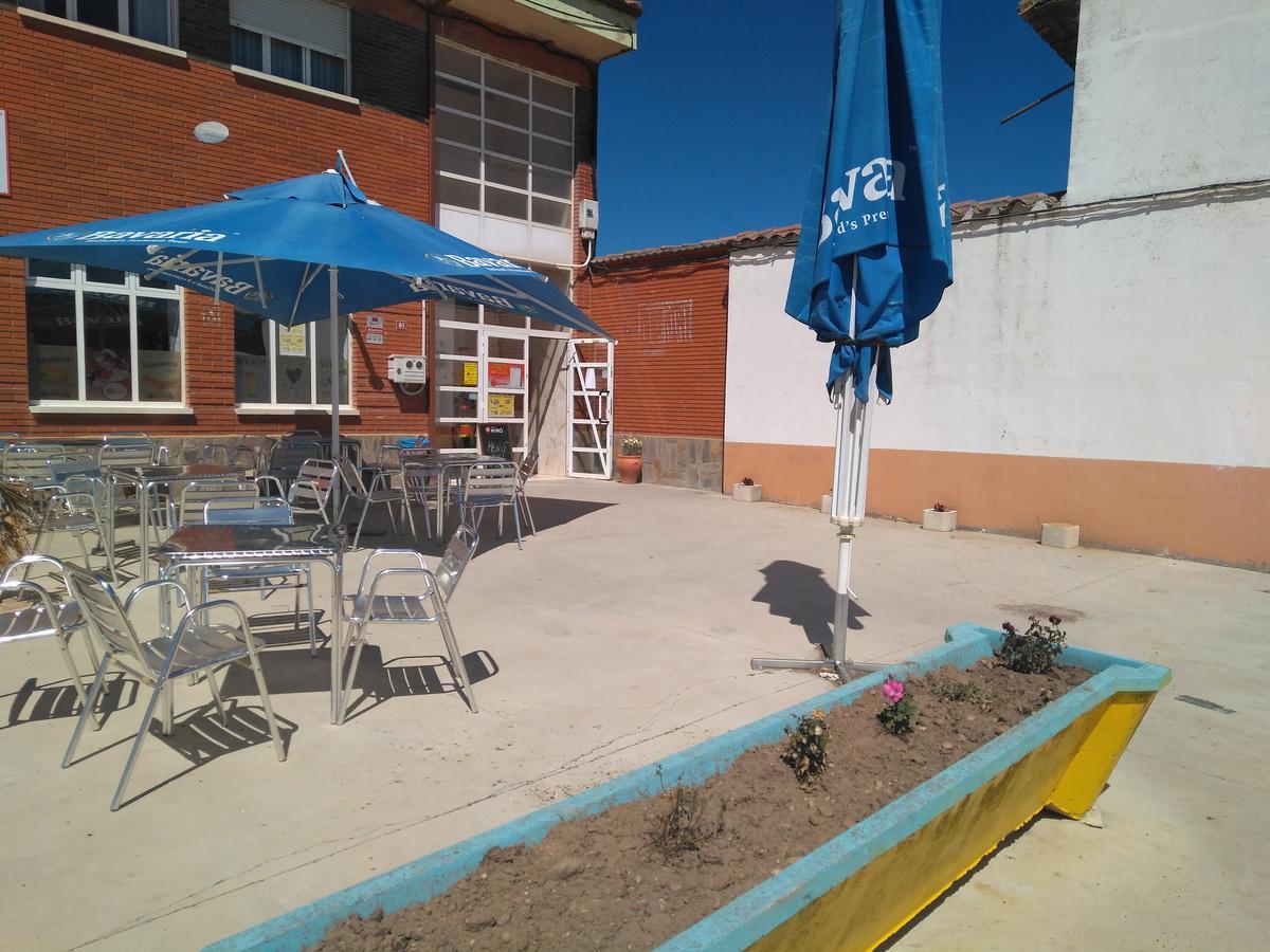 Hostal El Tropezon Матальяна-де-Вальмадригаль Экстерьер фото