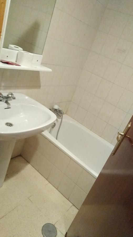Hostal El Tropezon Матальяна-де-Вальмадригаль Экстерьер фото