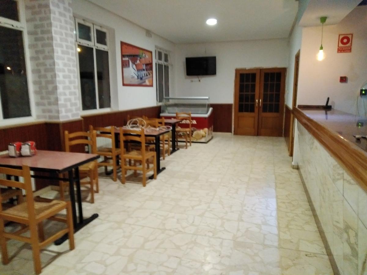 Hostal El Tropezon Матальяна-де-Вальмадригаль Экстерьер фото