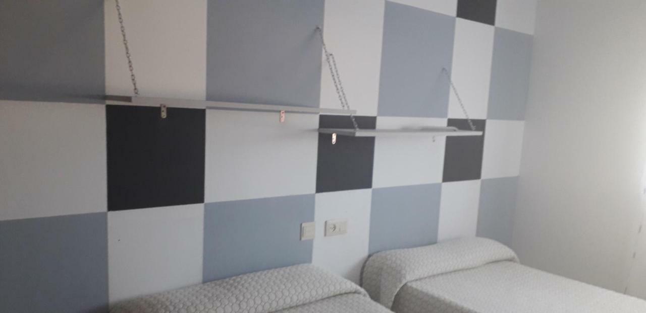 Hostal El Tropezon Матальяна-де-Вальмадригаль Экстерьер фото