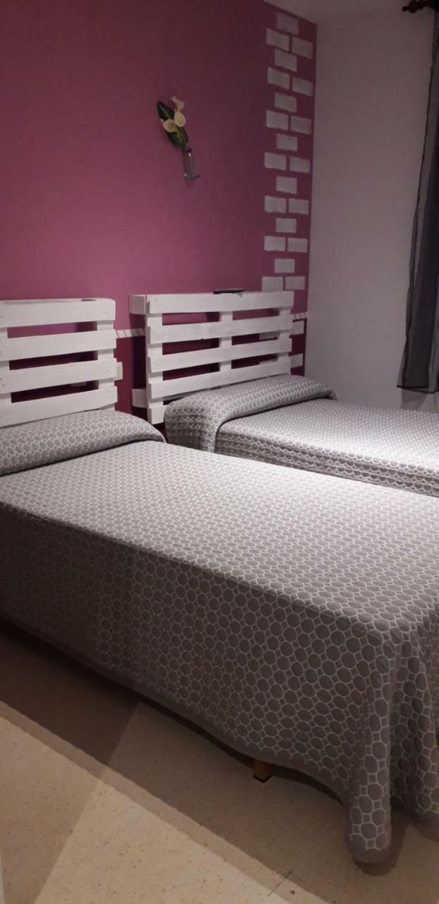 Hostal El Tropezon Матальяна-де-Вальмадригаль Экстерьер фото